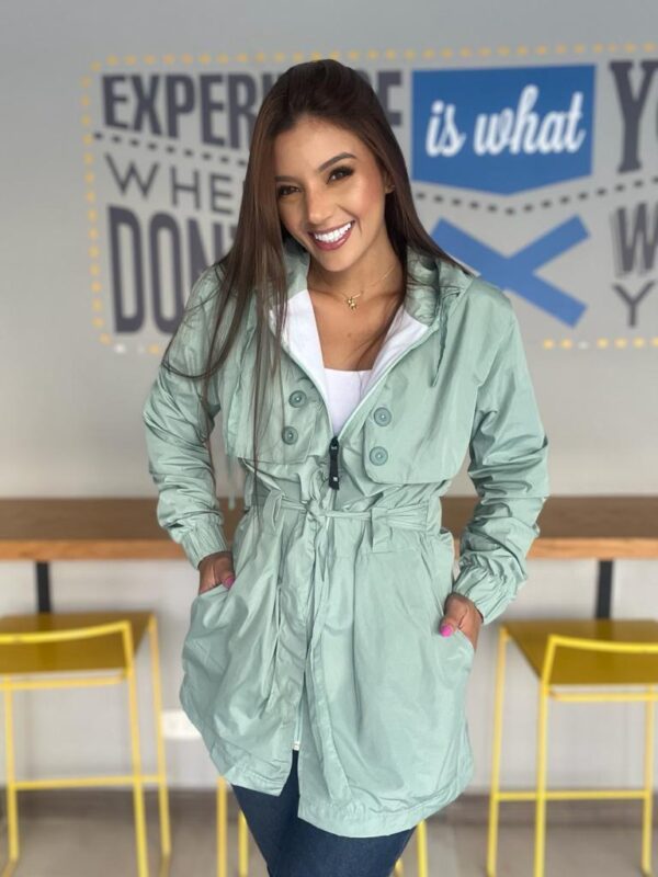 Chaqueta tipo Trench